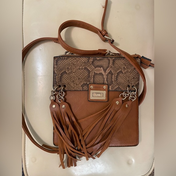 Boutique brand leather western style cross body purse. - Picture 2 of 8